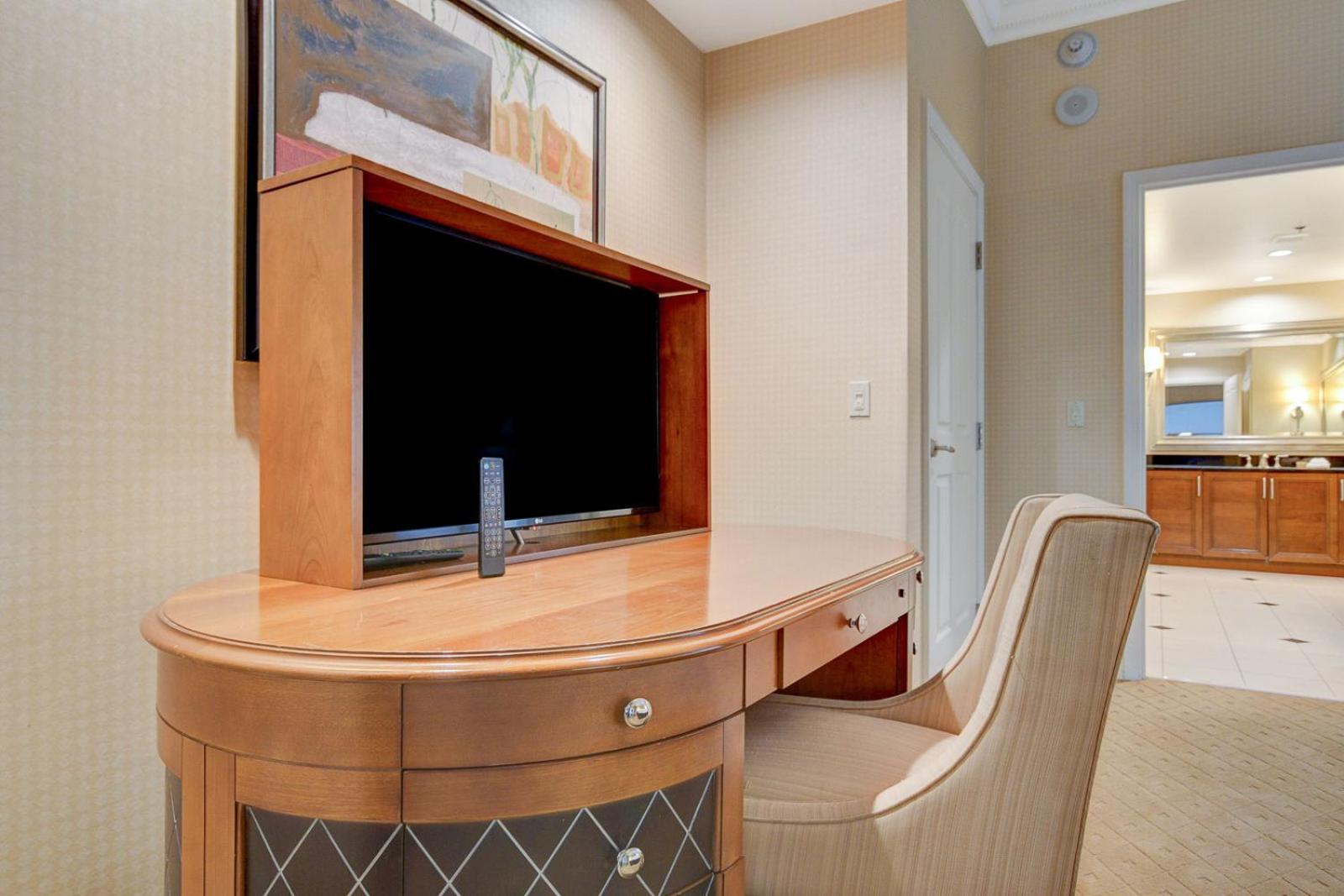 Lumiere Suite At Mgm Signature Tower 1 Balcony